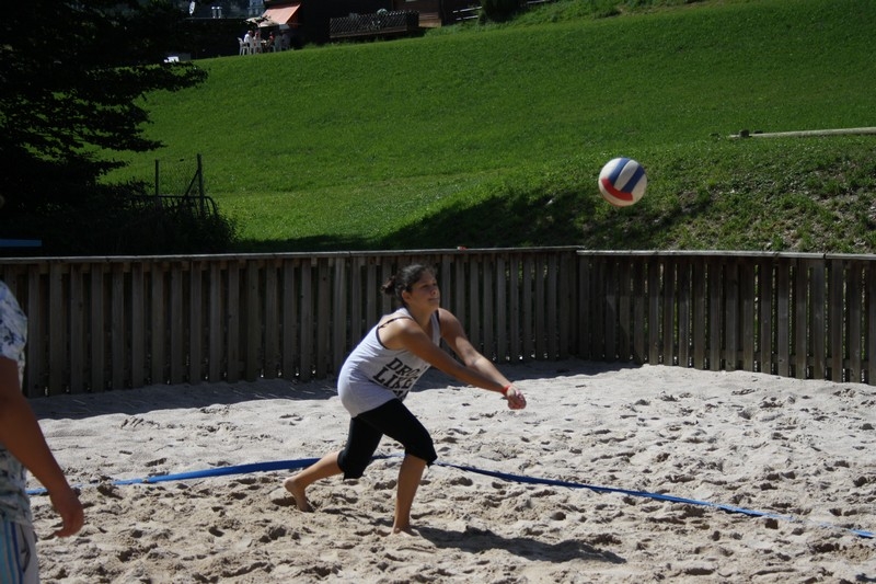 Village Camps International Summer Camp Leysin, Switzerland 2026-07-27 https://www.villagecamps.com/journals_admin/images/706-23-volley (21).jpg